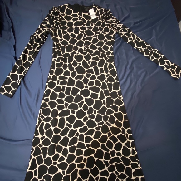 Ann Taylor Dresses & Skirts - NWT Ann Taylor Black and White Midi Dress